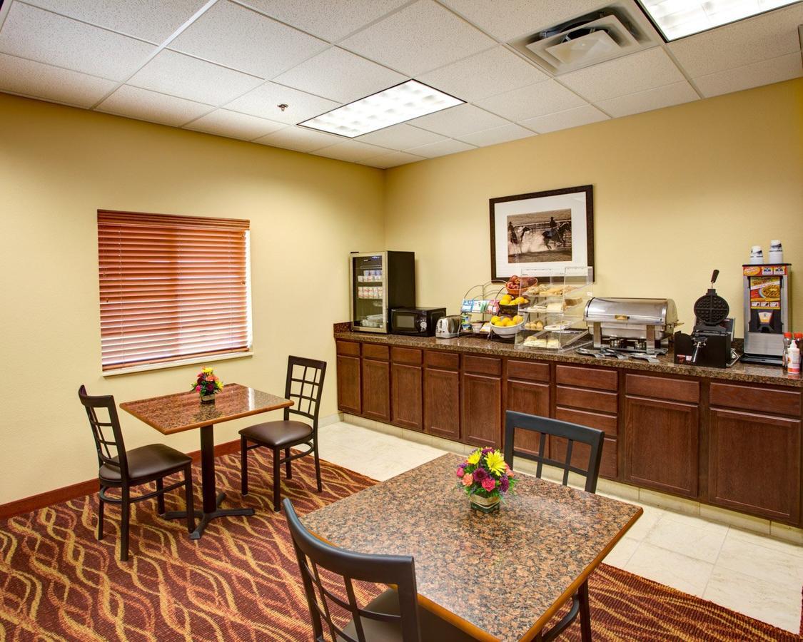 Rodeway Inn & Suites Phillipsburg Extérieur photo